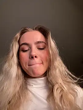 Snapshot of SkyBriii chatting on February 1, 2025, 7:34 pm SkyBriii online show from February 1, 2025, 7:34 pm