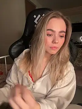 Snapshot of SkyBriii chatting on March 20, 2025, 5:58 pm SkyBriii online show from March 20, 2025, 5:58 pm