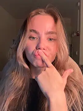 Snapshot of SkyBriii chatting on September 23, 2025, 7:21 pm SkyBriii online show from September 23, 2025, 7:21 pm