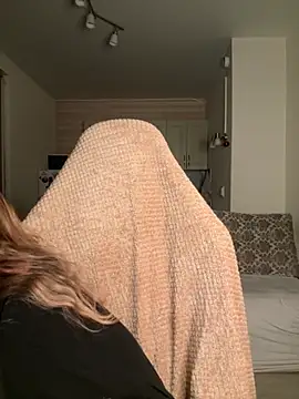 Snapshot of SkyBriii chatting on September 30, 2025, 8:04 pm SkyBriii online show from September 30, 2025, 8:04 pm