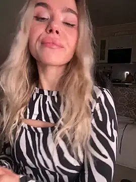 Snapshot of SkyBriii chatting on February 16, 2025, 8:00 pm SkyBriii online show from February 16, 2025, 8:00 pm