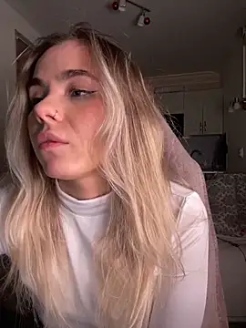 Snapshot of SkyBriii chatting on January 30, 2025, 7:37 pm SkyBriii online show from January 30, 2025, 7:37 pm