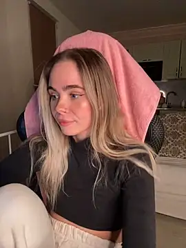 Snapshot of SkyBriii chatting on March 21, 2025, 5:34 pm SkyBriii online show from March 21, 2025, 5:34 pm