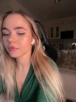 Snapshot of SkyBriii chatting on February 23, 2025, 6:12 pm SkyBriii online show from February 23, 2025, 6:12 pm