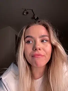 Snapshot of SkyBriii chatting on February 13, 2025, 6:15 pm SkyBriii online show from February 13, 2025, 6:15 pm