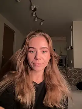 Snapshot of SkyBriii chatting on October 2, 2025, 5:38 pm SkyBriii online show from October 2, 2025, 5:38 pm