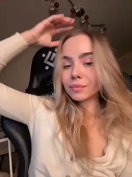 Snapshot of SkyBriii chatting on March 16, 2025, 7:38 pm SkyBriii online show from March 16, 2025, 7:38 pm