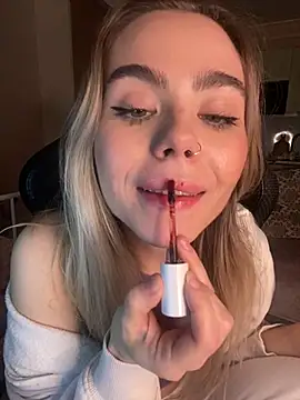 Snapshot of SkyBriii chatting on March 17, 2025, 6:53 pm SkyBriii online show from March 17, 2025, 6:53 pm