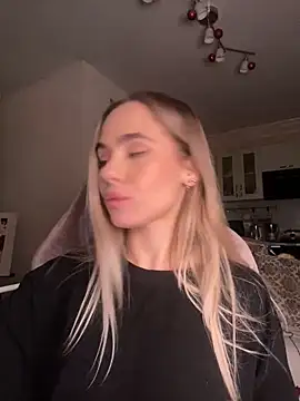 Snapshot of SkyBriii chatting on March 12, 2025, 4:46 pm SkyBriii online show from March 12, 2025, 4:46 pm