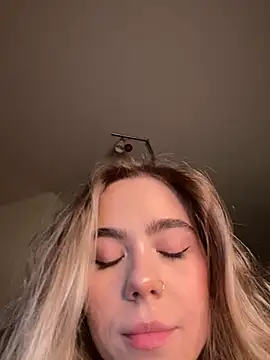 Snapshot of SkyBriii chatting on March 18, 2025, 7:12 pm SkyBriii online show from March 18, 2025, 7:12 pm