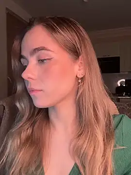 Snapshot of SkyBriii chatting on October 9, 2025, 5:24 pm SkyBriii online show from October 9, 2025, 5:24 pm