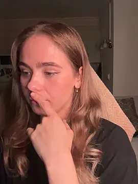 Snapshot of SkyBriii chatting on September 26, 2025, 4:25 pm SkyBriii online show from September 26, 2025, 4:25 pm