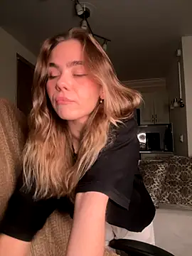 Snapshot of SkyBriii chatting on October 13, 2025, 8:10 pm SkyBriii online show from October 13, 2025, 8:10 pm