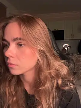 Snapshot of SkyBriii chatting on September 15, 2025, 8:20 pm SkyBriii online show from September 15, 2025, 8:20 pm