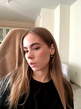 Snapshot of SkyBriii chatting on September 25, 2025, 12:22 pm SkyBriii online show from September 25, 2025, 12:22 pm