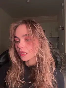 Snapshot of SkyBriii chatting on October 31, 2025, 6:15 pm SkyBriii online show from October 31, 2025, 6:15 pm