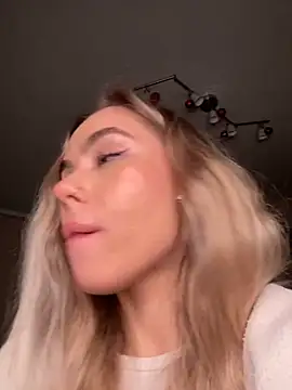 Snapshot of SkyBriii chatting on February 12, 2025, 7:02 pm SkyBriii online show from February 12, 2025, 7:02 pm