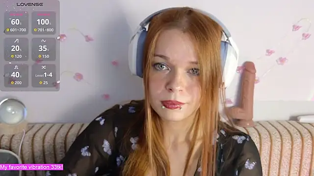 ValBae online show from November 26, 2025, 8:42 pm