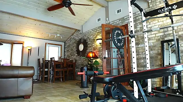 Snapshot of LushianaFitness chatting on January 8, 2025, 6:41 pm LushianaFitness online show from January 8, 2025, 6:41 pm