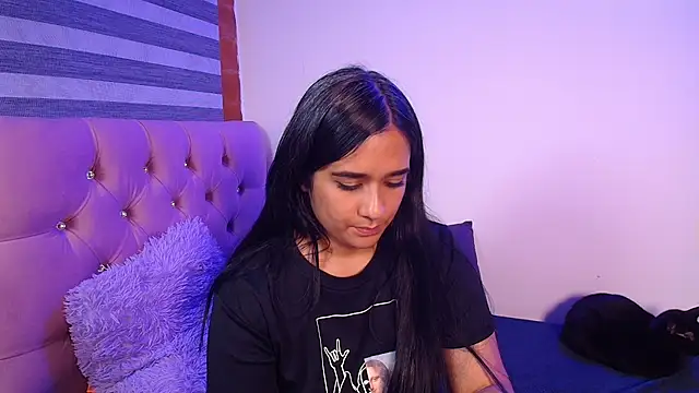 Snapshot of Maeena chatting on March 7, 2026, 1:12 am Maeena online show from March 7, 2026, 1:12 am