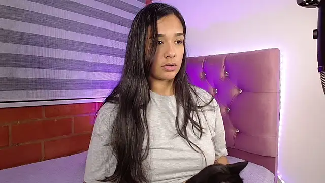 Snapshot of Maeena chatting on January 13, 2025, 6:16 am Maeena online show from January 13, 2025, 6:16 am