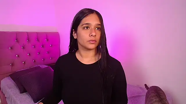 Snapshot of Maeena chatting on May 25, 2026, 5:55 pm Maeena online show from May 25, 2026, 5:55 pm
