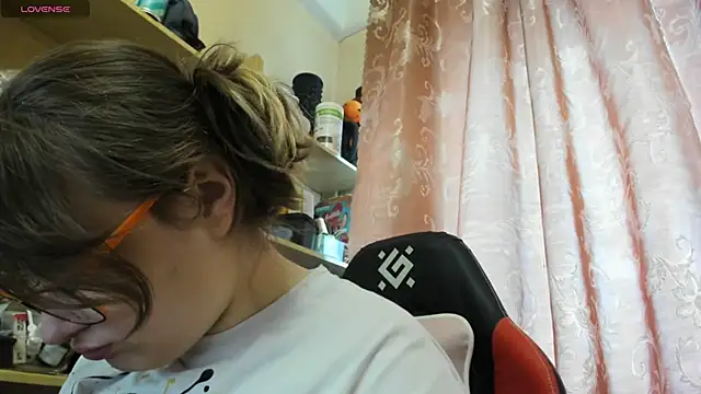 Seductive She Wolf online show from March 29, 2026, 3:24 pm