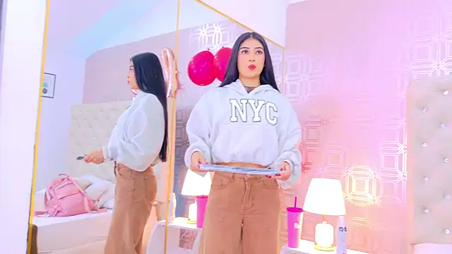 Mia-Monroe online show from February 13, 2026, 7:25 pm