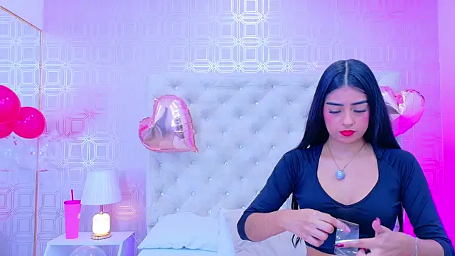 Mia-Monroe online show from February 9, 2026, 1:31 pm