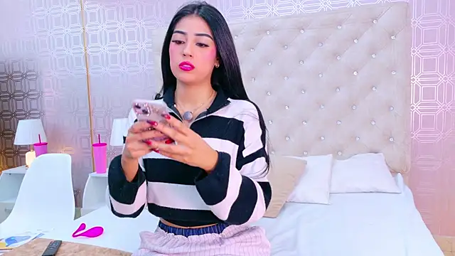 Mia-Monroe online show from February 6, 2026, 7:54 pm