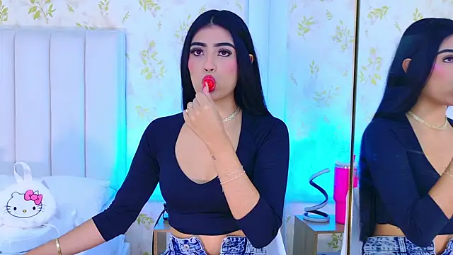 Mia-Monroe online show from November 6, 2025, 7:40 pm