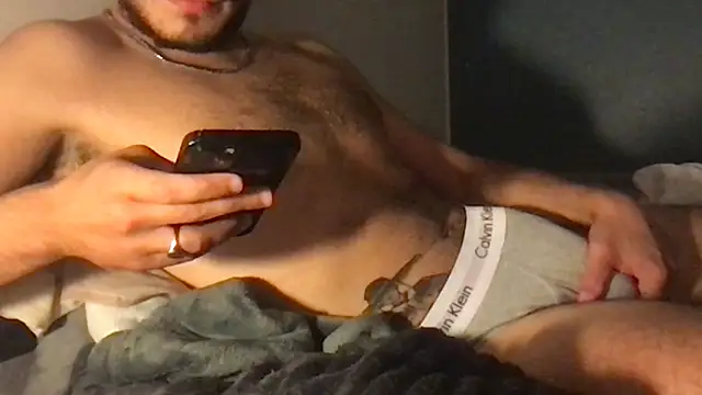 Snapshot of maximmeeelove chatting on October 13, 2025, 8:21 pm maximmeeelove online show from October 13, 2025, 8:21 pm