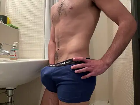 Snapshot of maximmeeelove chatting on January 4, 2025, 2:46 pm maximmeeelove online show from January 4, 2025, 2:46 pm