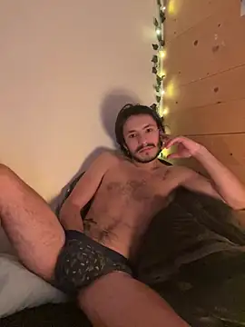 Snapshot of maximmeeelove chatting on February 13, 2025, 7:21 pm maximmeeelove online show from February 13, 2025, 7:21 pm