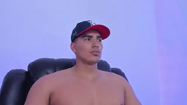 Snapshot of JamesGraay chatting on February 20, 2025, 11:10 pm JamesGraay online show from February 20, 2025, 11:10 pm