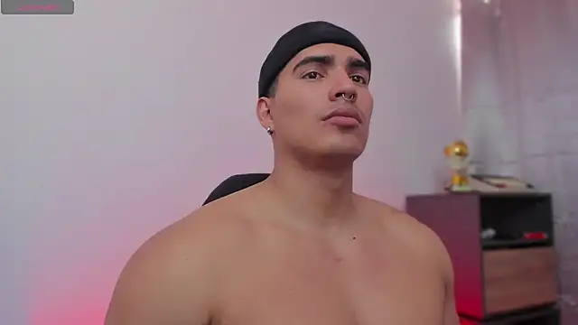 Snapshot of JamesGraay chatting on November 18, 2025, 6:55 pm JamesGraay online show from November 18, 2025, 6:55 pm