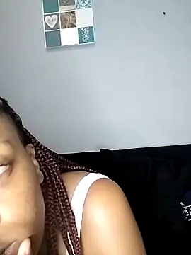 MelStar18xxx online show from February 15, 2025, 10:00 pm