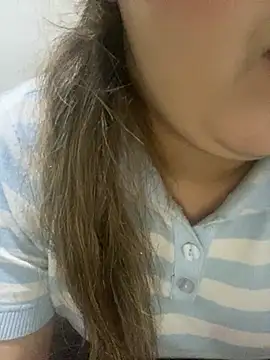 yassminsexy22 online show from February 23, 2026, 10:32 pm