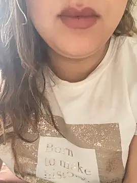 yassminsexy22 online show from April 11, 2026, 1:15 pm