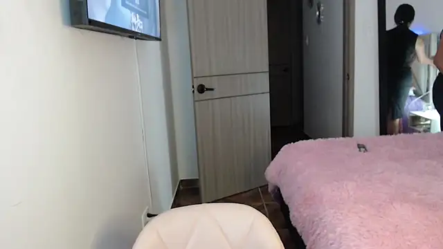 Snapshot of SophiaJoliebm chatting on April 15, 2026, 3:45 am SophiaJoliebm online show from April 15, 2026, 3:45 am