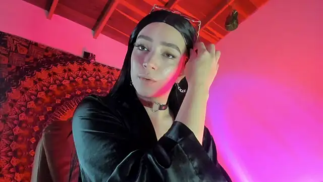 Snapshot of sweeet_peach chatting on November 12, 2025, 5:00 am sweeet peach online show from November 12, 2025, 5:00 am