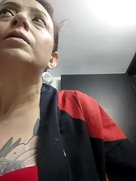 catalinamommyx online show from October 8, 2025, 2:02 am