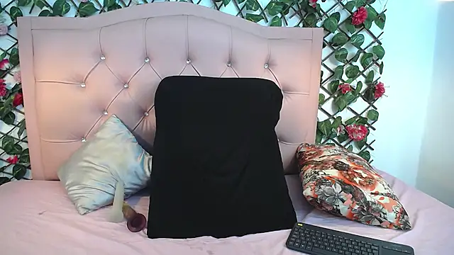 LucyCute 1 online show from June 3, 2026, 2:29 pm