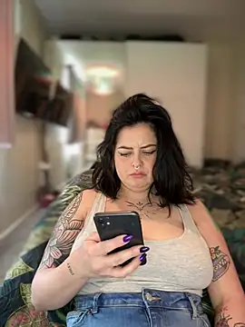 Snapshot of NaomiSquirts chatting on January 14, 2025, 2:00 pm NaomiSquirts online show from January 14, 2025, 2:00 pm