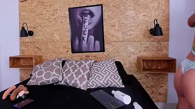 Snapshot of Elizabeth_Santos chatting on March 18, 2025, 7:55 pm Elizabeth Santos online show from March 18, 2025, 7:55 pm