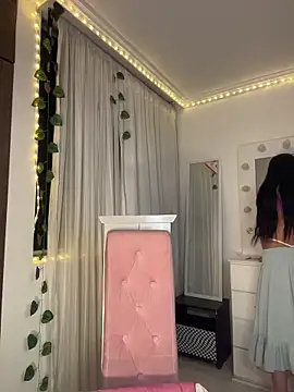 lina pink online show from March 23, 2026, 12:33 am