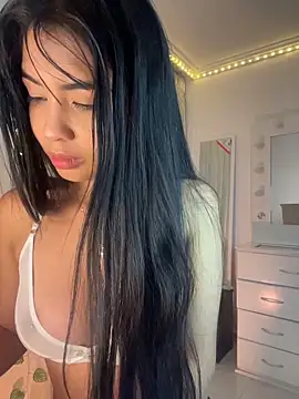 lina pink online show from March 22, 2026, 4:38 am