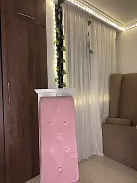 Snapshot of lina_pink chatting on February 3, 2026, 6:22 am lina pink online show from February 3, 2026, 6:22 am