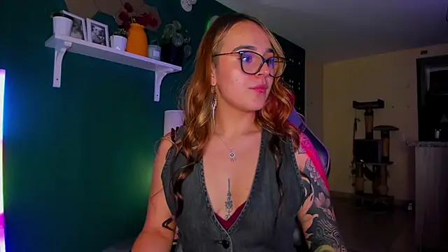 Snapshot of evy_orange1 chatting on July 6, 2026, 3:57 am evy orange1 online show from July 6, 2026, 3:57 am