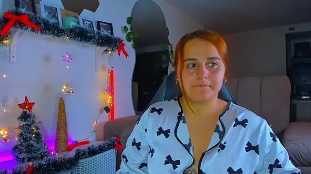 Snapshot of evy_orange1 chatting on December 14, 2025, 4:18 am evy orange1 online show from December 14, 2025, 4:18 am